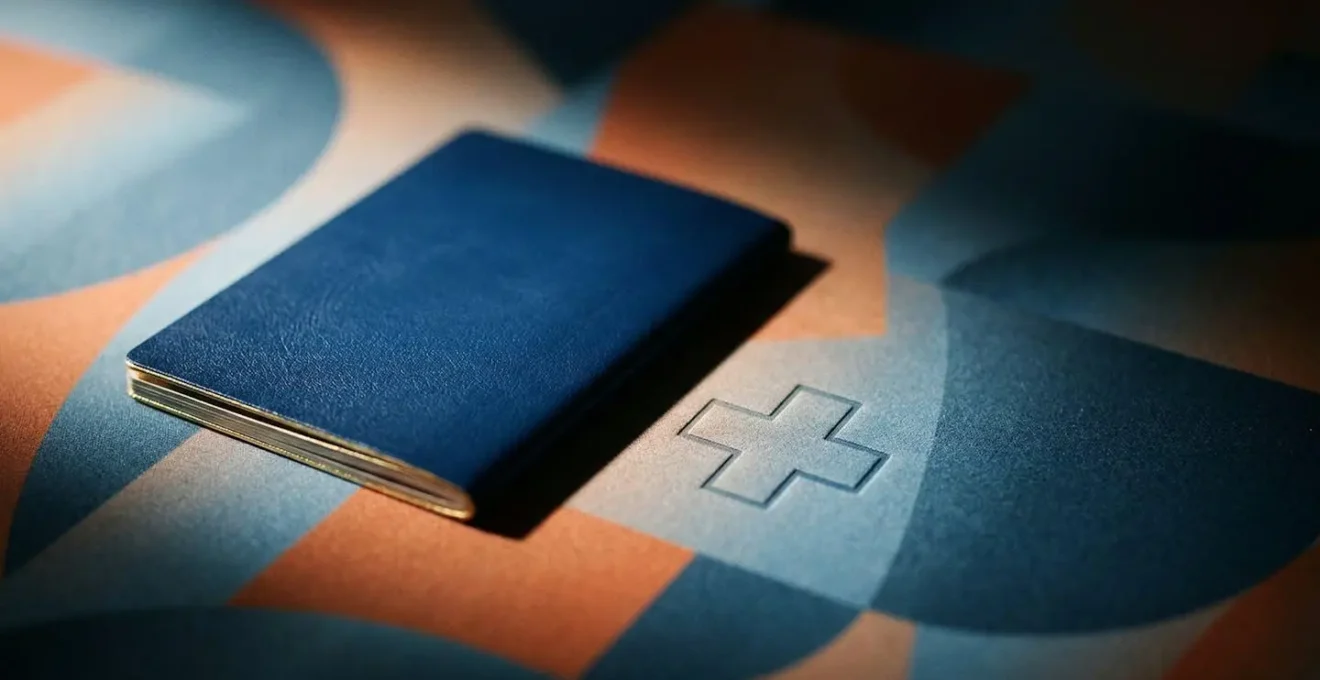 Documents de voyage et symboles de protection médicale internationale pour voyageurs