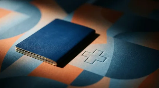 Documents de voyage et symboles de protection médicale internationale pour voyageurs